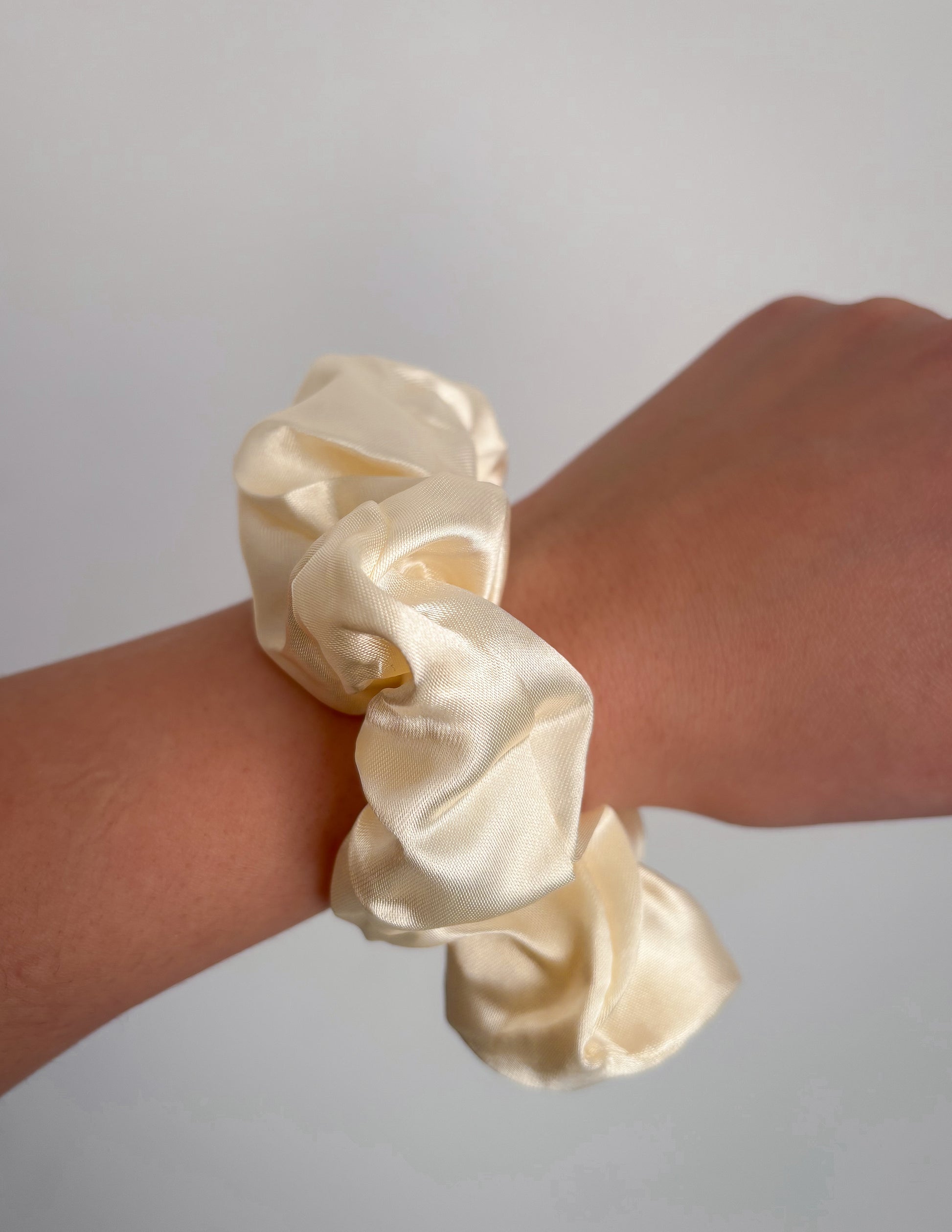 Colet crema satinado