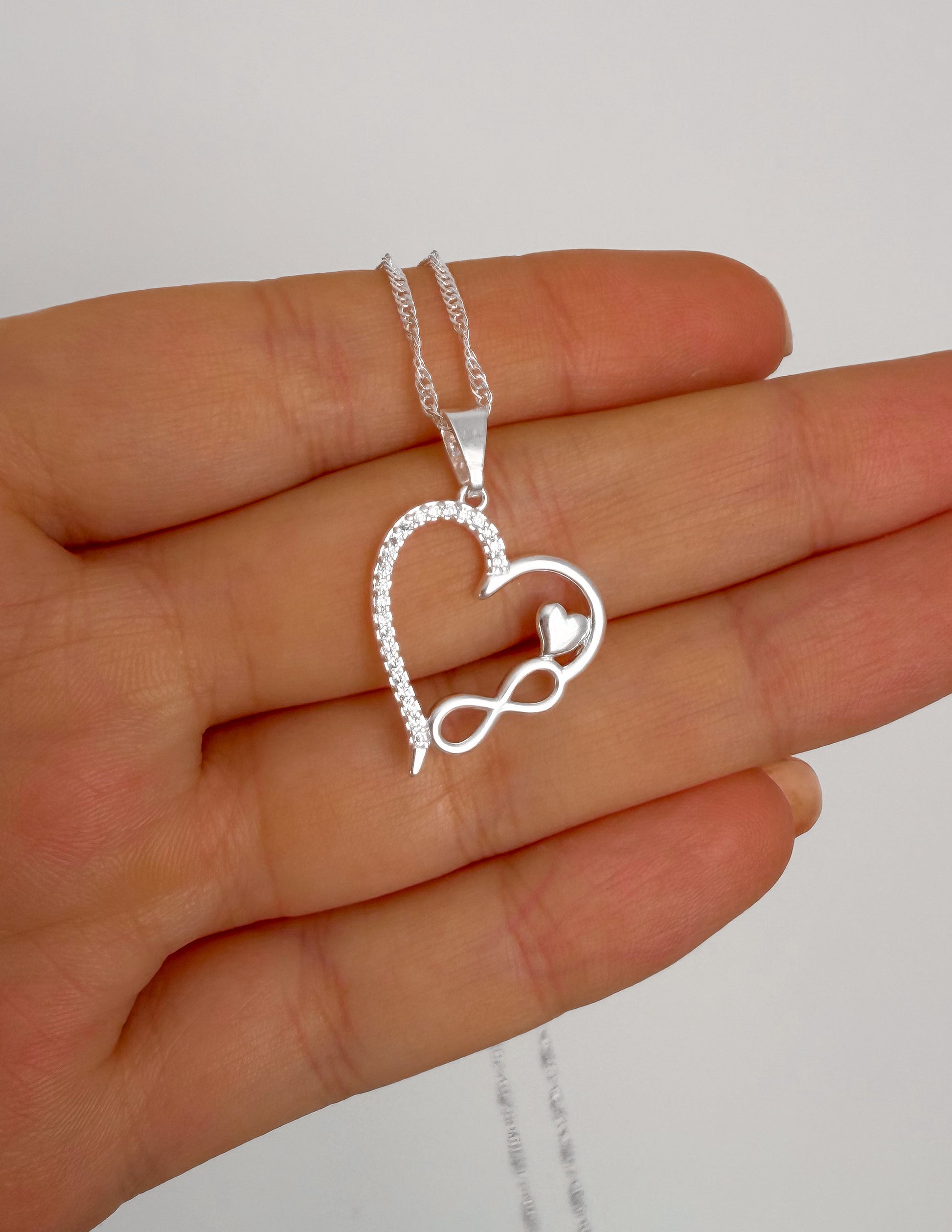 Collar Corazón infinito