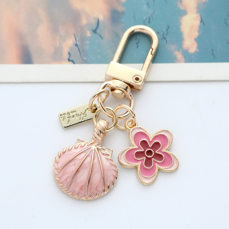 Llavero almeja y flor rosa