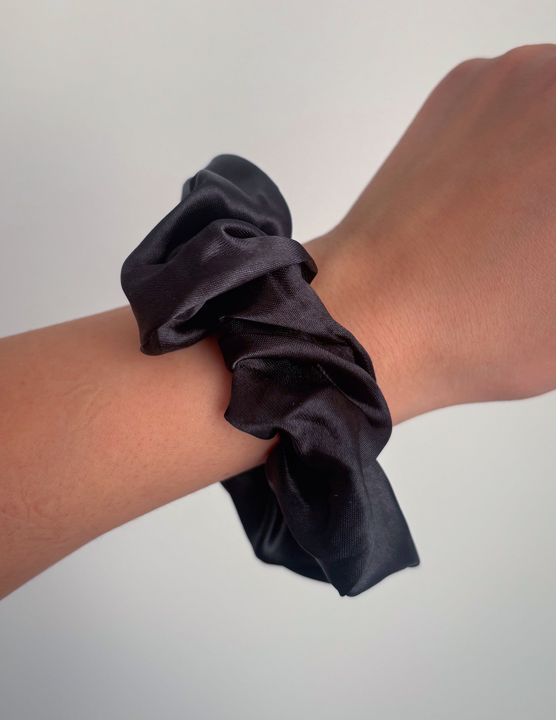 Colet negro satinado